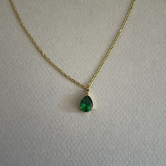 Elegant Gold Necklace with Green Pendant A1361 - Picture 3 of 3